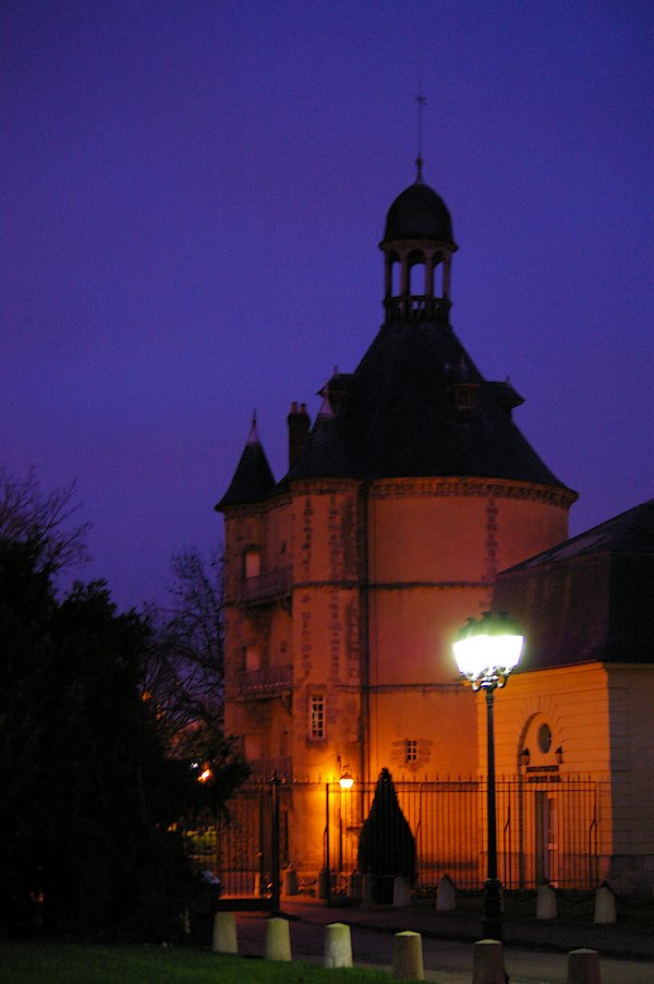 Le Donjon de Ste Genevieve-des-Bois: Le Donjon 010